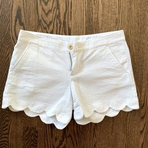 Lilly Pulitzer the buttercup Scallop hem 5” shorts